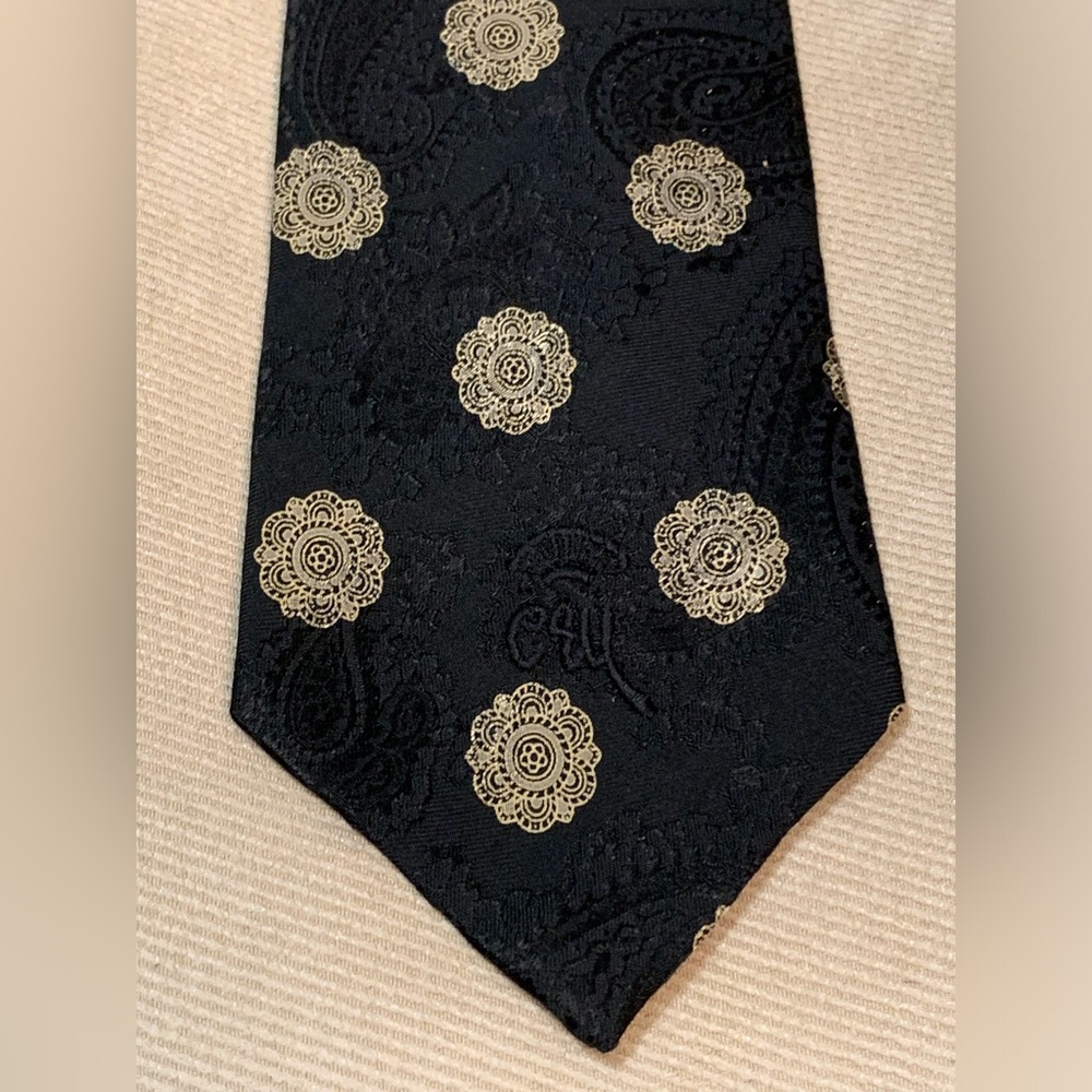 Vtg Blk Textured Brocade Turturici w/Gold Medallions Silk Neck Tie. NICE!